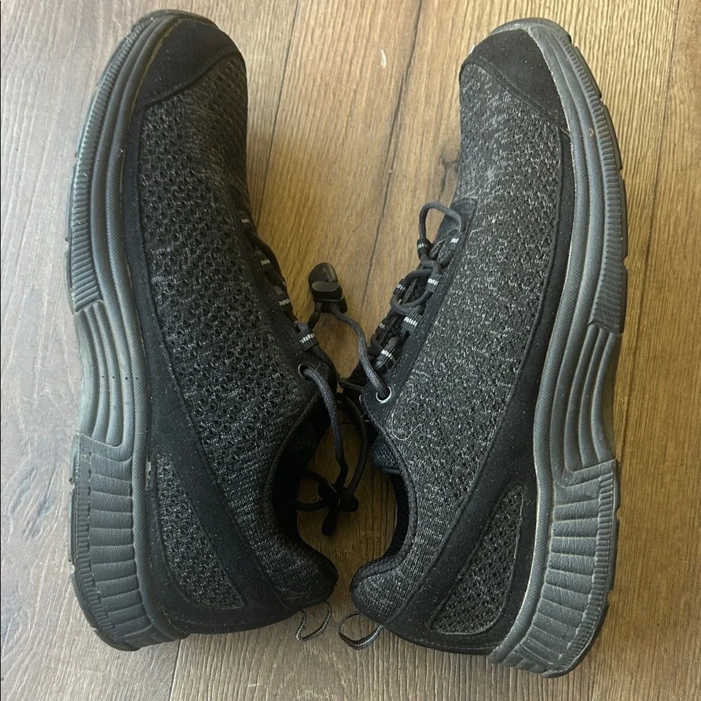OrthoFeet Black Athletic Shoes ! 9.5